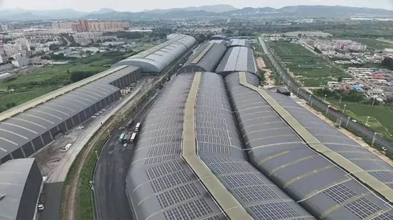 Zhonglian Railway Transportation Storage & Logistics Center Flexibles PV-Projekt